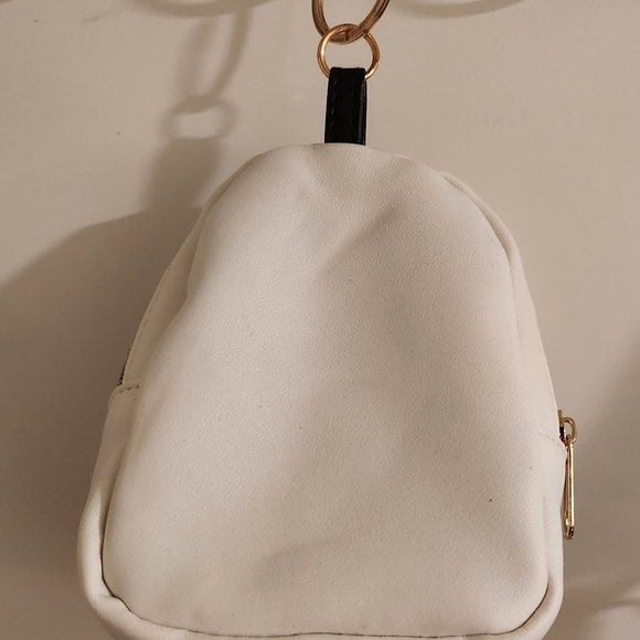 Backback Keychain - Picture 11 of 13